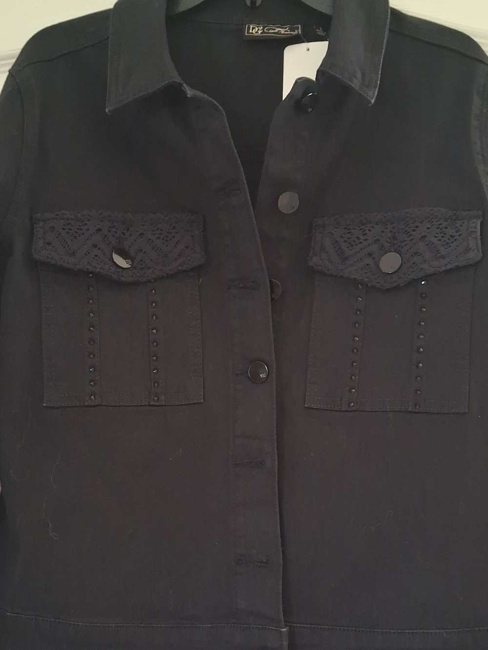 DG2 DIANE GILMAN Black Button-Front Denim Jacket with Decorative Pockets